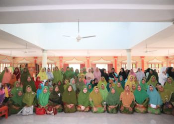 Pengurus PC Muslimat NU Indragiri Hilir,  Apresiasi Kepada Kelompok Yasinan Desa Sungai Luar