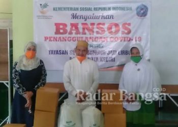 Peringati Nuzulul Quran, PC Muslimat NU Kediri Bagikan Sembako