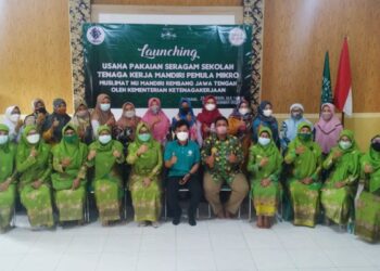 PC Muslimat NU Rembang Berdayakan Anggotanya dengan Produk Seragam Sekolah