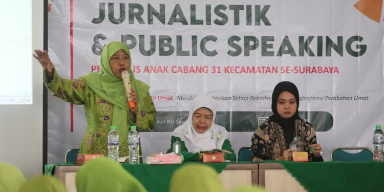 Perkuat SDM PAC, Muslimat NU Surabaya Adakan Diklat Jurnalistik dan Public Speaking